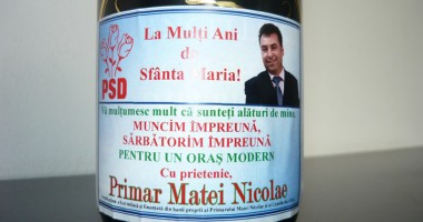 Stire din Politică-Administrație : Măriilor, stați acasă! Matei vine cu șampania