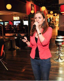 Stire din Cultură-Educație : Știi să cânți?  Vino la marele concurs Karaoke!