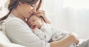 Bani mai mulți pentru mamele care vor să se întoarcă la muncă