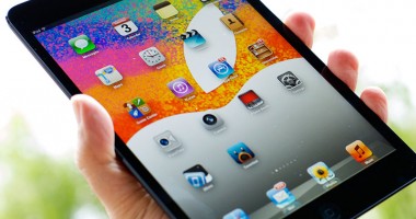 Stire din Diverse : Apple grăbește lansarea tabletei iPad Mini cu ecran Retina