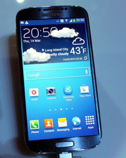 Stire din Diverse : Galaxy S4 - disponibil și în magazinele din România