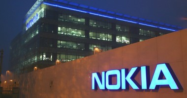 Stire din Diverse : Nokia a brevetat  o baterie flexibilă care poate fi împăturită sau îndoită