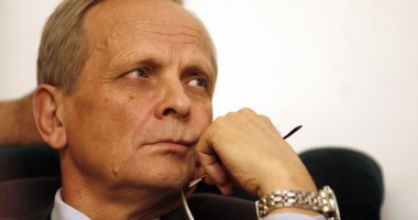 Stire din Politică-Administrație : Theodor Stolojan, acuzat de fals în declarații, audiat la Parchet