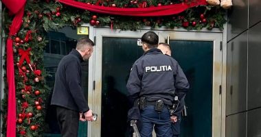Stire din Eveniment : Un stomatolog este acuzat că a vrut să incendieze clinica unui coleg. "Mă amenință cu moartea"