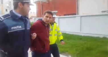 Stire din Eveniment : Medicul stomatolog care a spart barajele polițiștilor, INTERNAT LA PSIHIATRIE