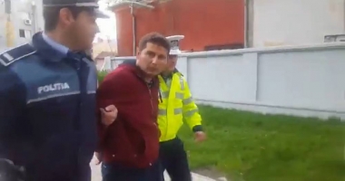 Stire din Eveniment : Stomatologul  care a spart  barajul polițiștilor,  în arest preventiv