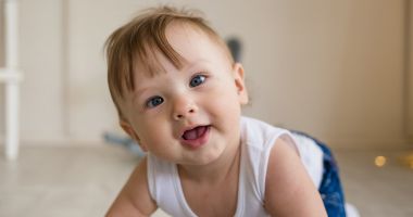 Stire din Sănătate : Strabismul la bebeluși. Ce trebuie să știți și când să vă îngrijorați
