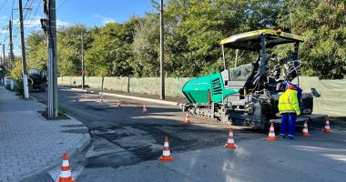 Stire din Social : Lucrările de reabilitare a carosabilului de pe strada Chiliei continuă