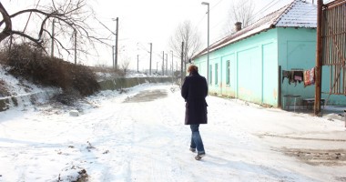 Captivi între șine de tren și prostituate / IMAGINI de pe Strada Albastră - 1