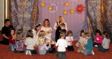 Stire din Cultură-Educație : Hai pe "Strada copilăriei"!