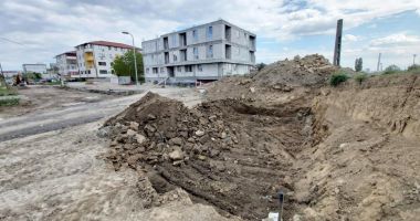 Stire din Social : Au demarat lucrările de amenajare a carosabilului pe strada Haricleea Darclée