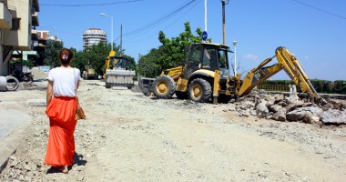 Stire din Social : Galerie FOTO. Strada Mircea cel Bătrân, închisă traficului rutier. Va fi reabilitată pe bani europeni