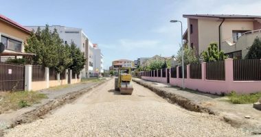 Stire din Politică-Administrație : Strada Paul Constantinescu, asfaltată de la zero de administrația locală