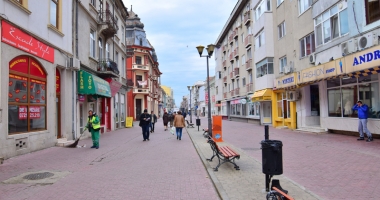 Când va renaște centrul Constanței? Strada Ștefan cel Mare zace în mizerie și indiferență - 11