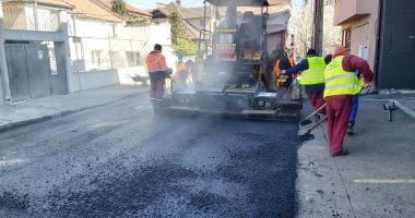 Stire din Politică-Administrație : Administrația locală asfaltează străzile din cartierul Faleză Nord