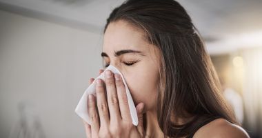 Stire din Sănătate : Cât rămân particulele de coronavirus în aer după ce o persoană infectată vorbește fără mască