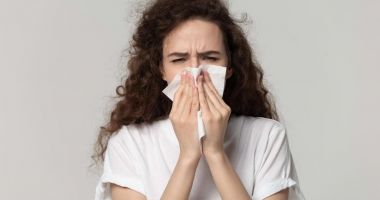 Stire din Sănătate : Strănutaţi? Lăsați nasul să se elibereze de factorii iritanți!