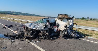 Stire din Eveniment : Un constănțean a murit în maşina de teren pe care o conducea, după ce a intrat sub un TIR