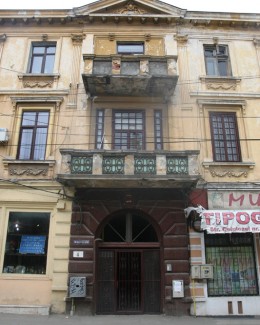 Stire din Social : Reabilitarea blocurilor și a caselor vechi, pe banii primăriei și ai statului