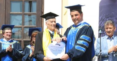 Cel mai vârstnic student din România a absolvit cursurile de masterat!