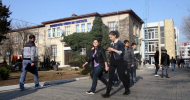 Stire din Economie : Studenții, așteptați ca pâinea caldă de proprietarii de apartamente