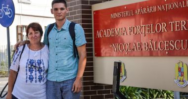 De la civil, la student militar