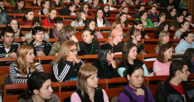 Stire din Cultură-Educație : Nu sunt bani  pentru studenți