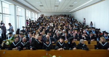 Stire din Cultură-Educație : Distincție BNR pentru economiștii șaguniști