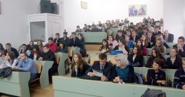 Stire din Cultură-Educație : Studenți de la Drept, în elita științifică națională