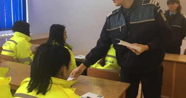 Studenții  de la "Ovidius" și-au sărbătorit ziua alături de polițiști - 2