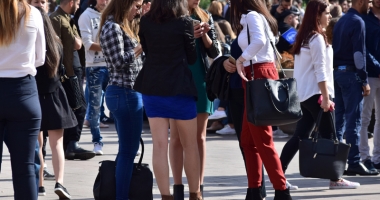 Studenții au început anul universitar la… terasă. Rectorii se bat cu pumnul în piept că universitățile lor sunt puternice - 7