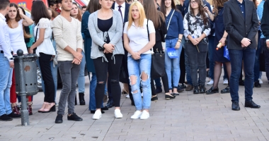 Studenții au început anul universitar la… terasă. Rectorii se bat cu pumnul în piept că universitățile lor sunt puternice - 8
