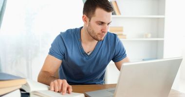 Doi studenți constănțeni, participanți la un concurs de securitate cibernetică