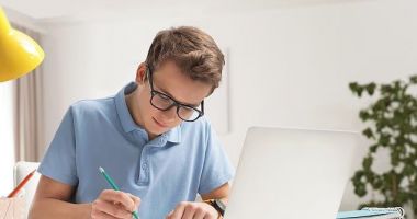 Stire din Cultură-Educație : ChatGPT are un mod special pentru elevi