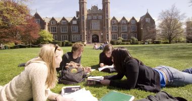 Stire din Cultură-Educație : Vreți să studiați într-o şcoală britanică? Ce paşi trebuie să urmaţi