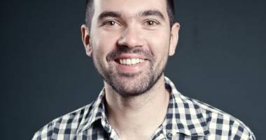 Stire din Cultură-Educație : Stand-up comedy cu Teo, Vio și Costel