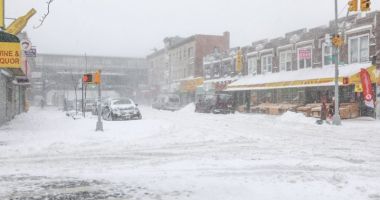 Stire din Actualitate : IARNĂ ÎN TOATĂ REGULA! O furtună neobișnuită de zăpadă a provocat haos pe autostrăzi