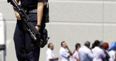 Stire din Actualitate : LUARE DE OSTATICI la Paris. Un bărbat înarmat a atacat o bancă
