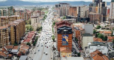 Emisari ai SUA şi UE îndeamnă Kosovo şi Serbia să nu alimenteze violenţa