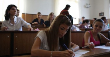 Stire din Cultură-Educație : 3.000 de înscriși la bacalaureatul de toamnă