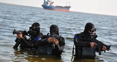 Stire din Eveniment : Navele militare românești în alertă. Submarine inamice, căutate  în Marea Neagră