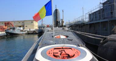 Stire din Eveniment : Delfinul, submarinul "pedepsit" să uite adâncul mării / Galerie foto