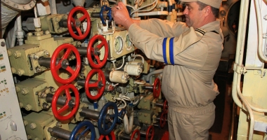 GALERIE FOTO / Submarinul "Delfinul", navă de luptă sau muzeu? "Se va mai scufunda când or zbura porcii!" - 5