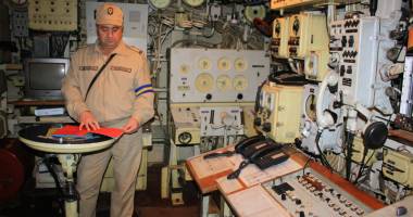 Delfinul, submarinul "pedepsit" să uite adâncul mării / Galerie foto - 11