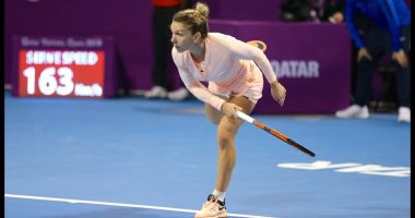 Stire din Sport : Succes la pas pentru Simona Halep, în duelul cu Eugenie Bouchard