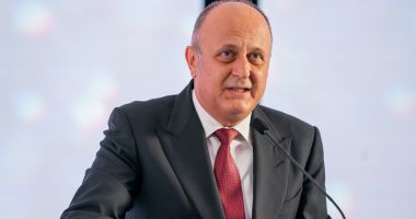 Stire din Sport : Patronul Rapidului, Dan Șucu, cere demisia președintelui LPF, Gino Iorgulescu