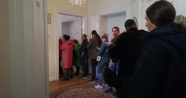 Stire din Politică-Administrație : IMAGINEA ZILEI DIN SUEDIA / Românii, cu sutele să-și exercite votul
