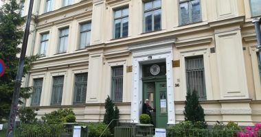 IMAGINEA ZILEI DIN SUEDIA / Românii, cu sutele să-și exercite votul - 2