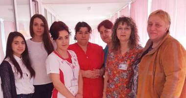 Stire din Sănătate : Sufletele abandonate  au primit mărțișoare de la liceeni
