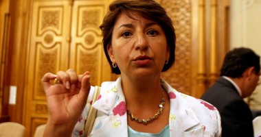 Stire din Politică-Administrație : Sulfina Barbu își lansează în această seară moțiunea pentru un nou mandat în fruntea femeilor PDL